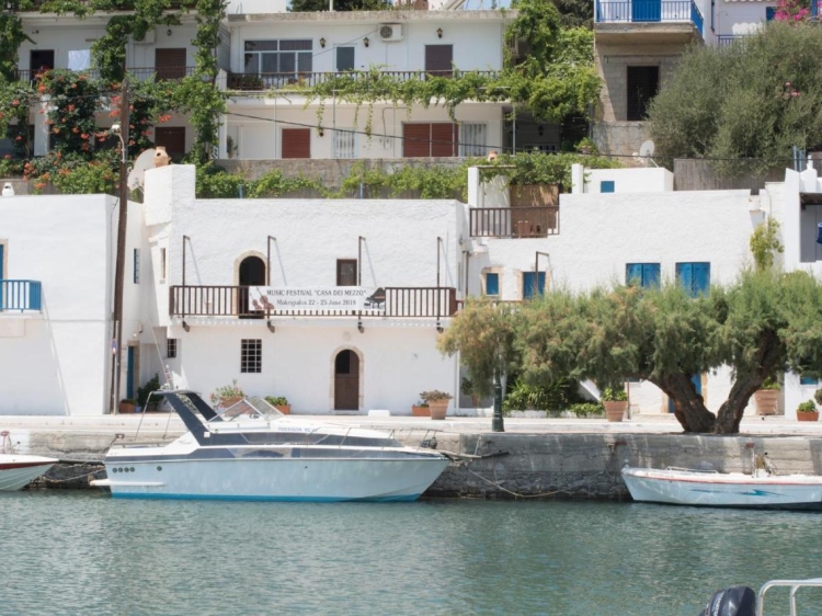 The White Houses charming apartments and Villas in Makrigialos Crete