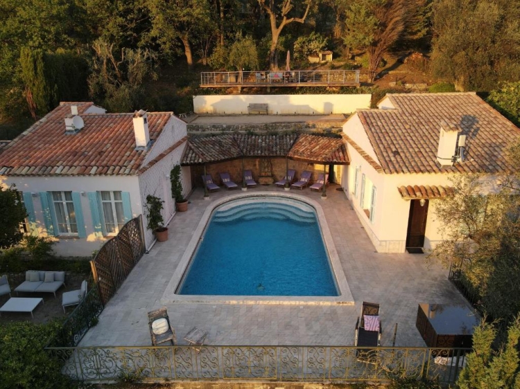 Pool with Pool House Renoir and Pool House Matisse