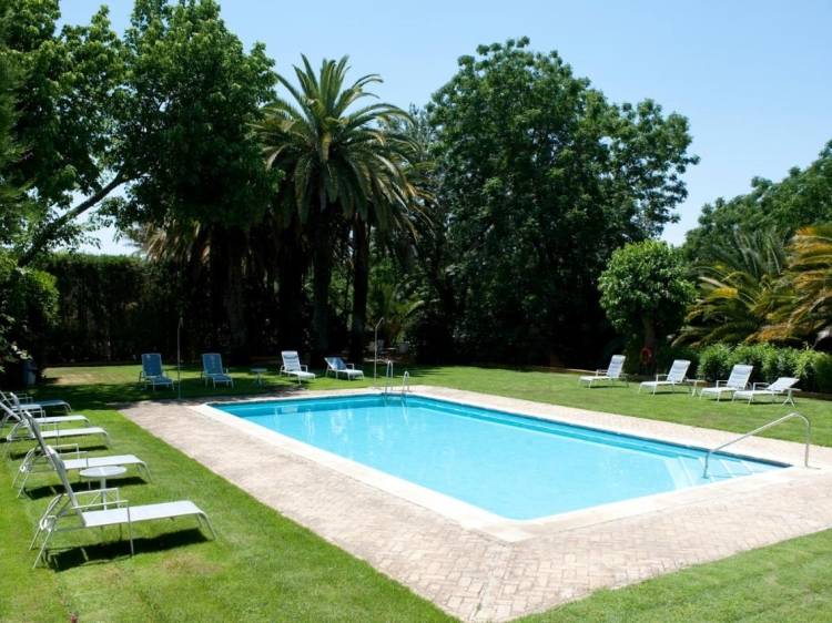 Cortijo Torre de la Reina seville countryside hotel