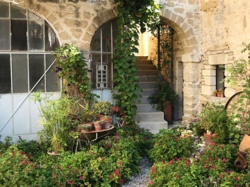 Les Toiles du 15 - Bed and Breakfast or whole Villa in Montaren-et-Saint-Médiers, Languedoc-Roussillon